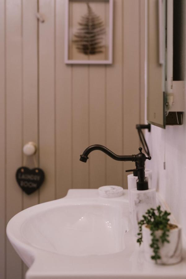 Keenaghan Cottage Белийк Екстериор снимка